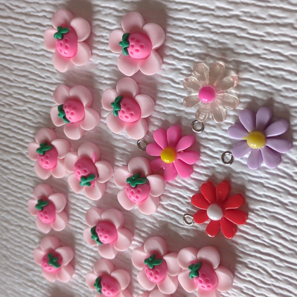 💚4/$10💚M28 Pink Strawberry Flower Charms - Cute Polymer